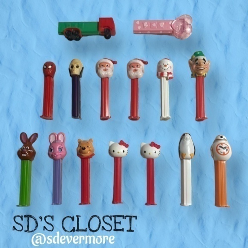 Assorted Discontinued and Vintage Pez Dispensers